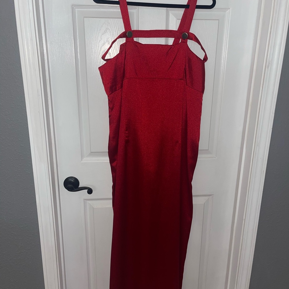 Elegant Red Sleeveless Dress
